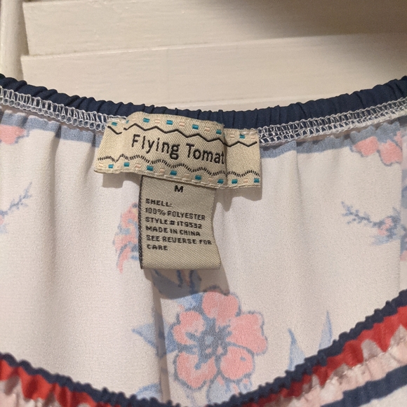 Flying Tomato Boho Floral Top in Excellent Condition Size Medium - Picture 2 of 3